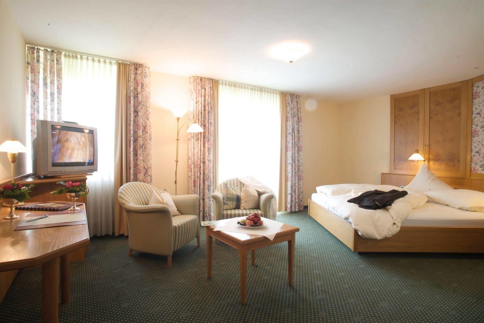 Hotel & Restaurant Dornweiler Hof Illertissen Eksteriør billede