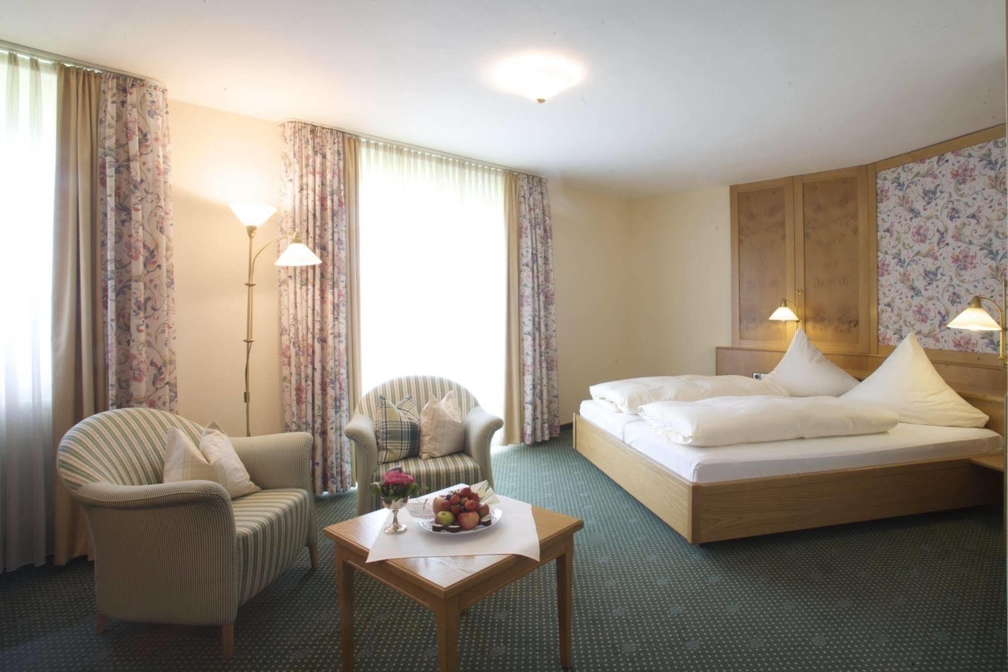 Hotel & Restaurant Dornweiler Hof Illertissen Eksteriør billede