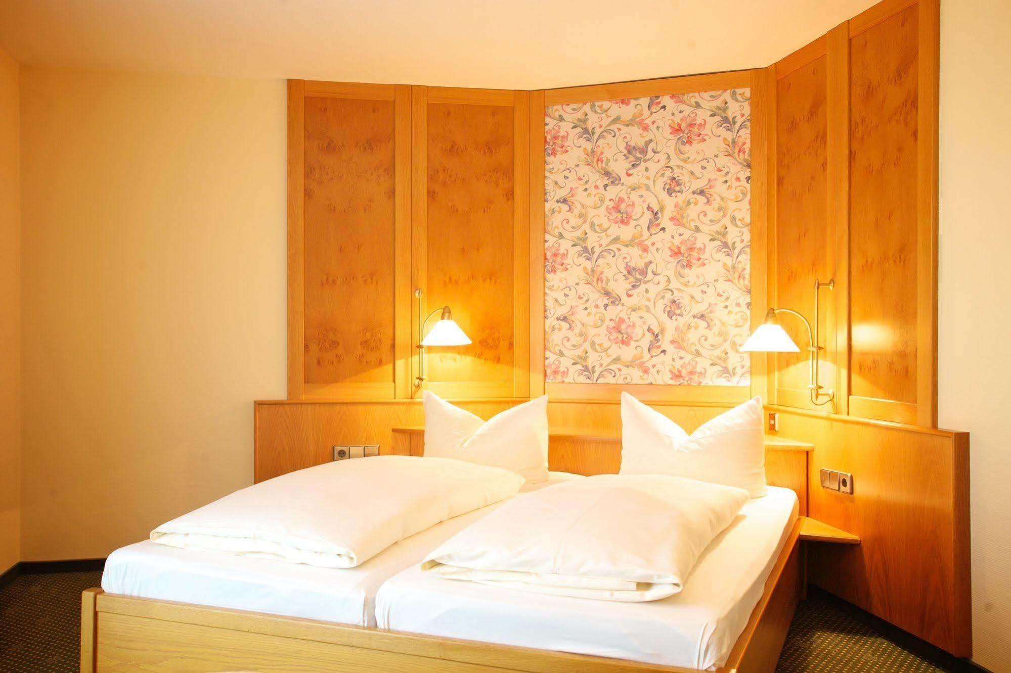 Hotel & Restaurant Dornweiler Hof Illertissen Eksteriør billede