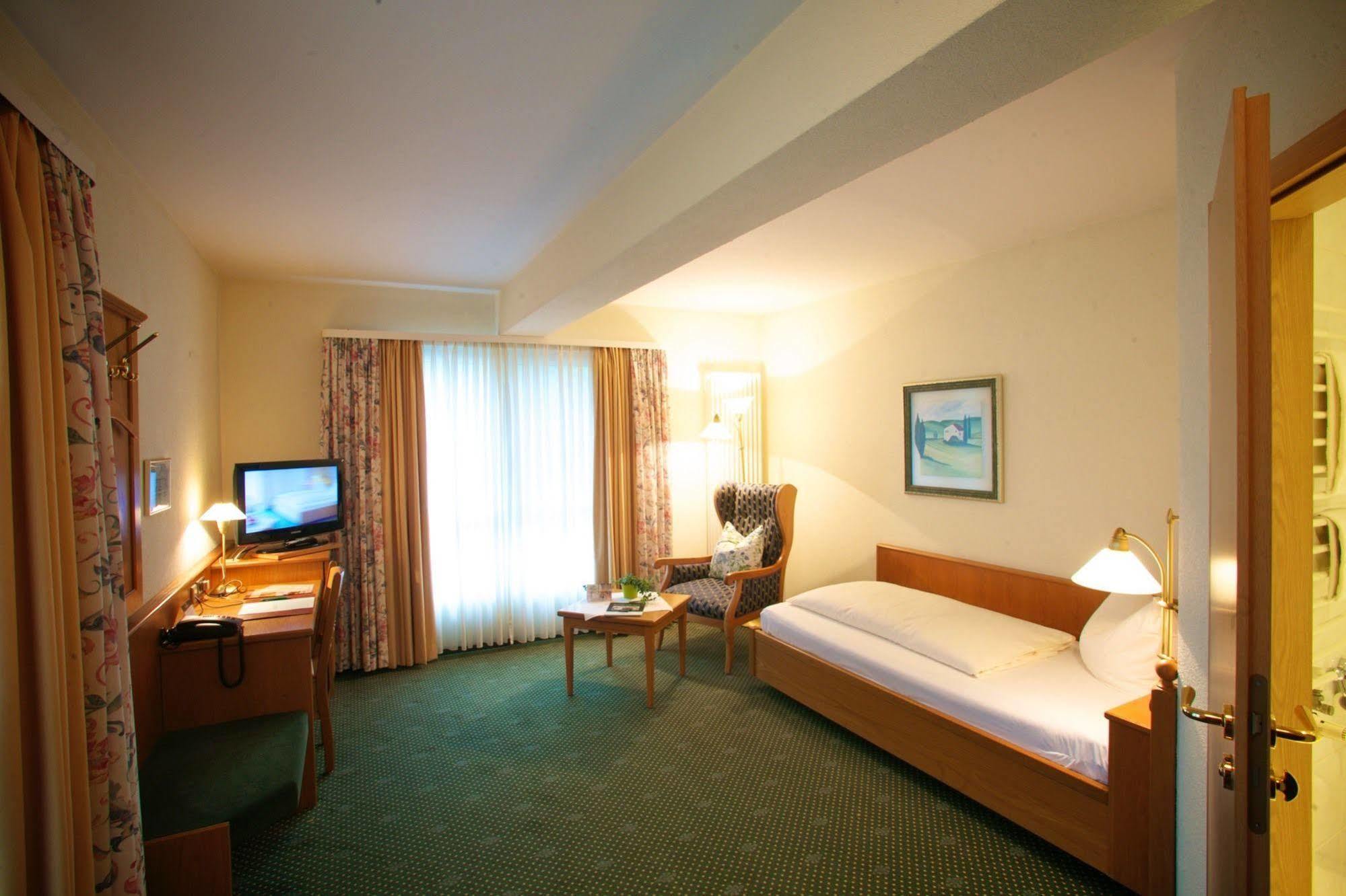 Hotel & Restaurant Dornweiler Hof Illertissen Eksteriør billede